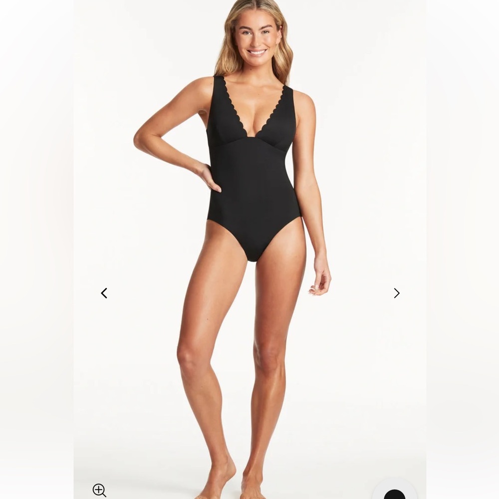 Classic black swimsuit Sea Level Australia Scallop Longline Tri One Piece size 6